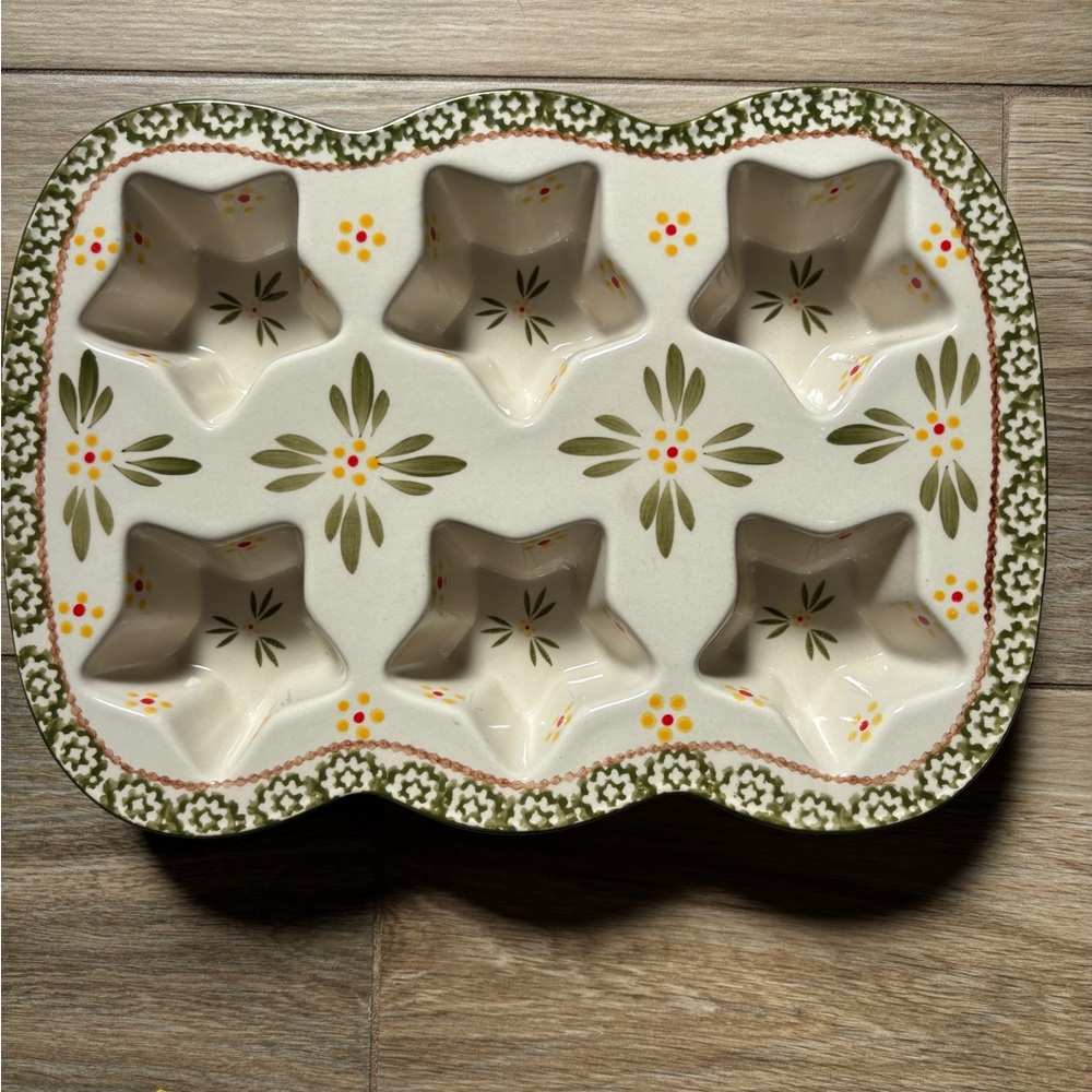 SOLD! Temptations Floral Star-Shaped Bakeware - Green and Cream